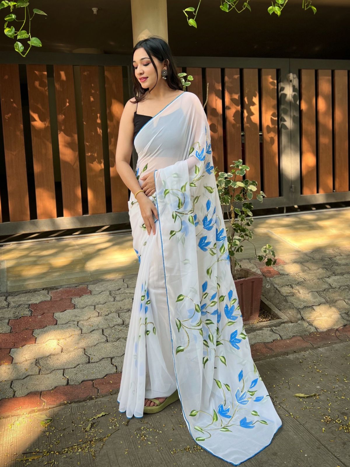 Odette White Georgette Printed Saree With Unstitched Blouse For Women