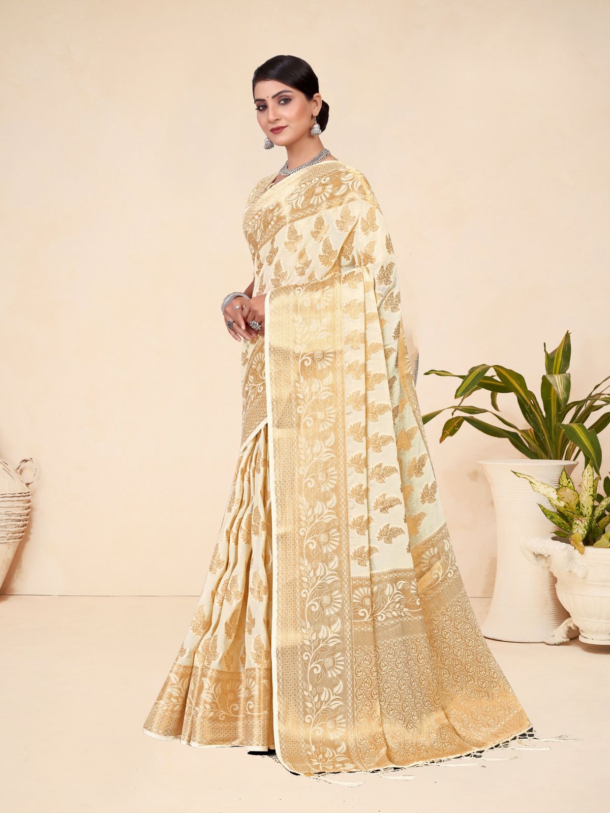 Odette Off White Viscose  Woven Saree With Unstitched Blouse For Women