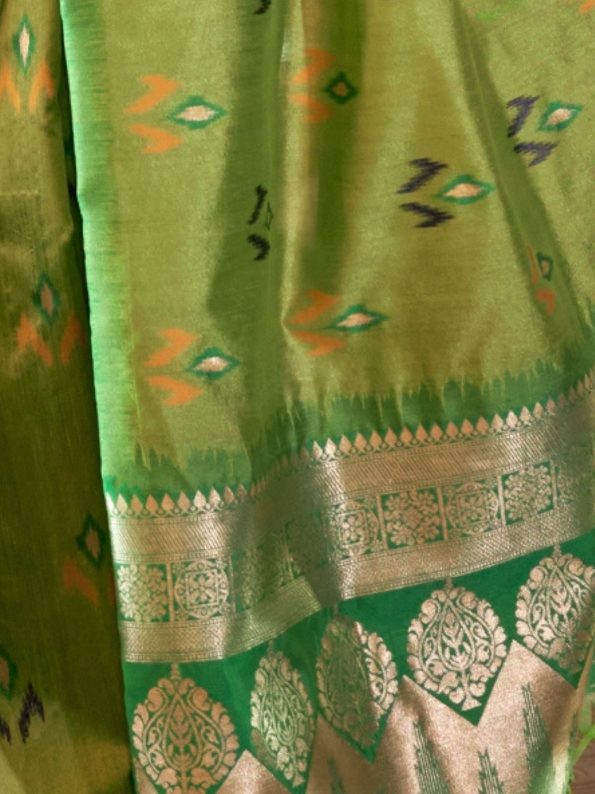 Odette Green Silk Blend Woven Saree With Unstitched Blouse For Women