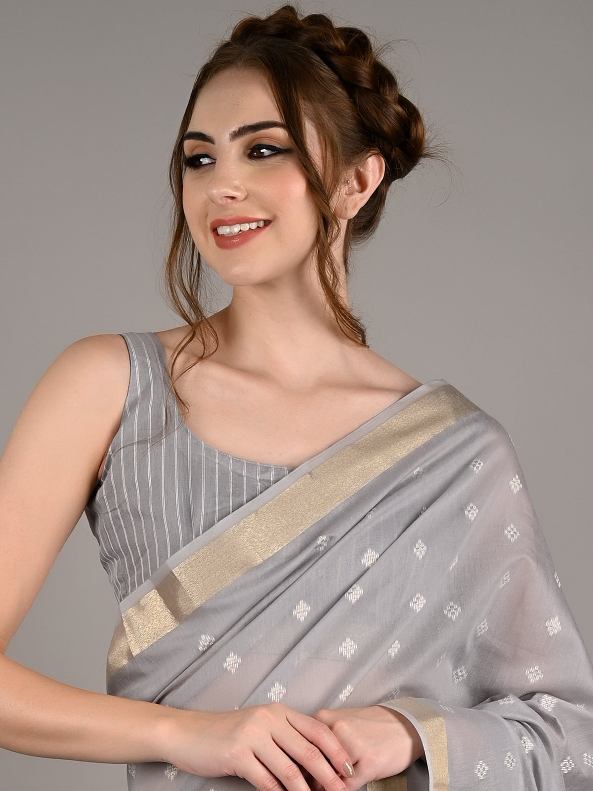 Grey Viscose Woven Saree With Unstitched Blouse
