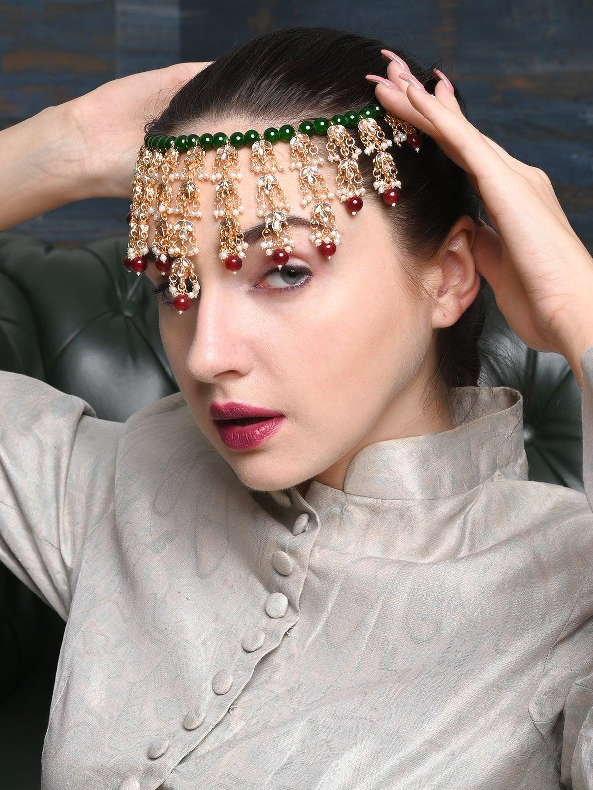 Odette Women Green Exquisite Necklace Set