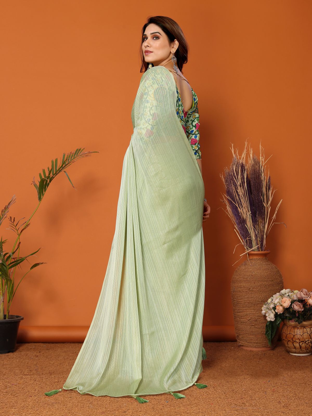 Odette Women Green Polyester Solid Saree With Unstitched Blouse