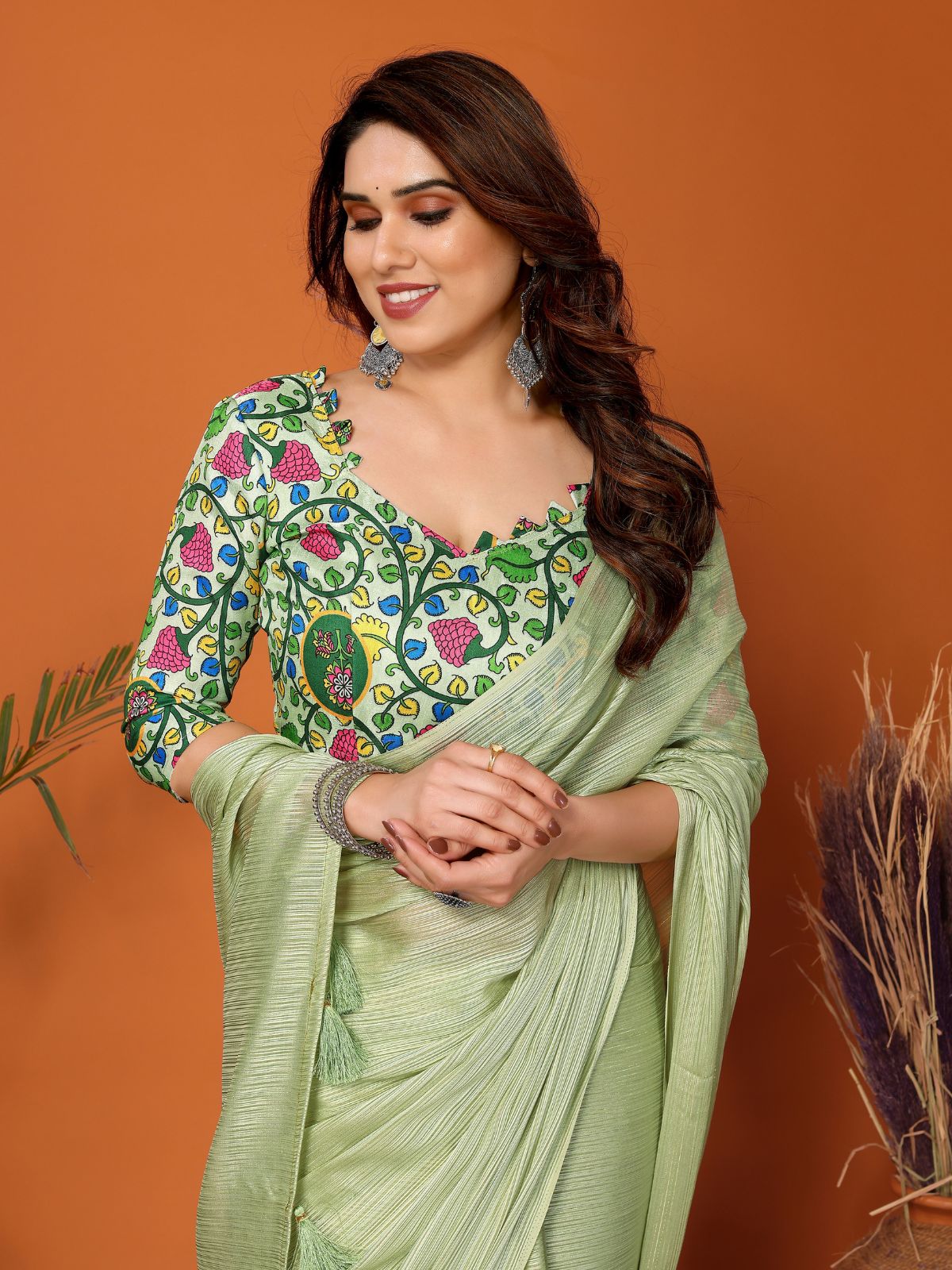 Odette Women Green Polyester Solid Saree With Unstitched Blouse