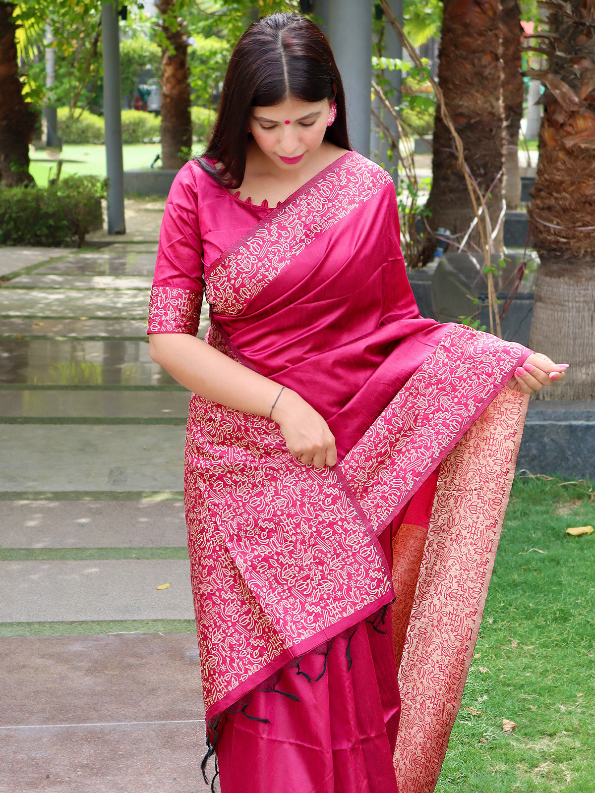 Odette Women Raw Silk Printed Pink Saree With Unstitched Blouse