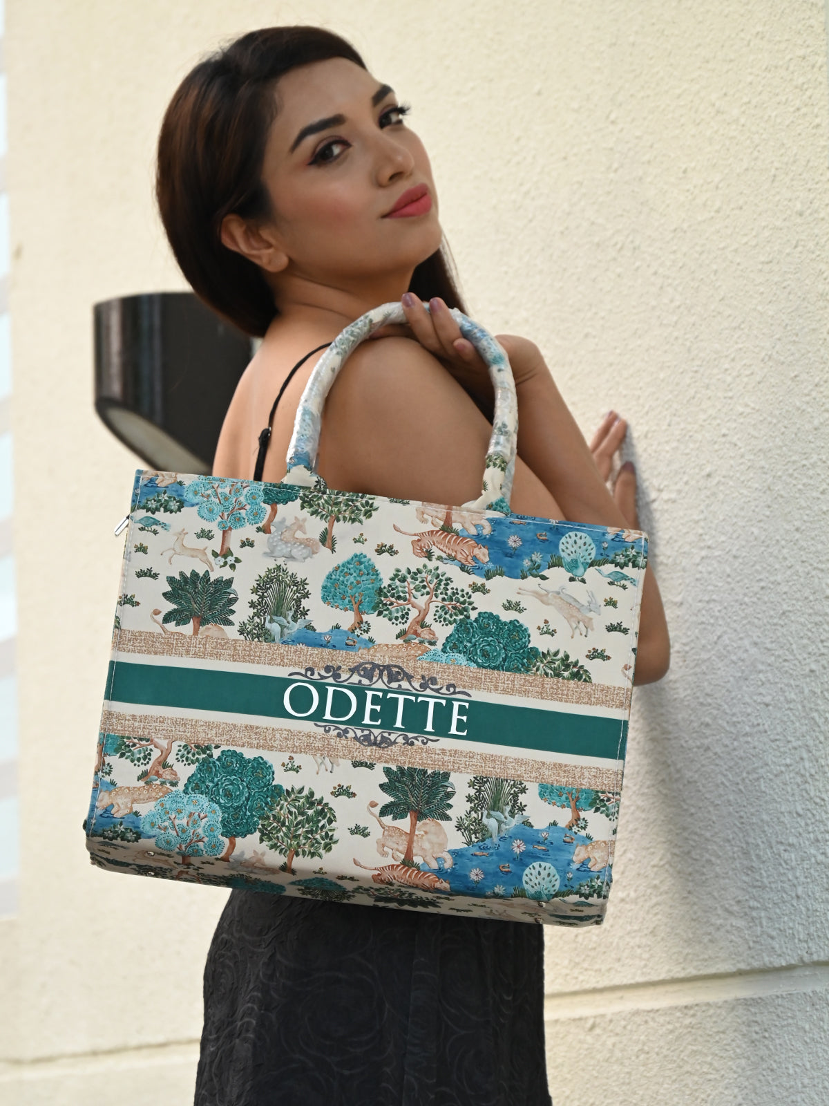 Buy THE VERY STYLISH HAND BAG Online. – Odette