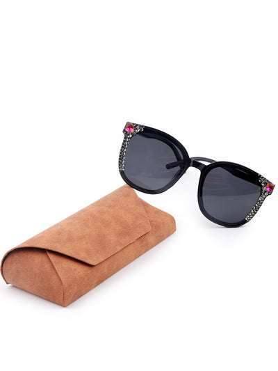 Odette Women Black Frame Flared Sunglasses