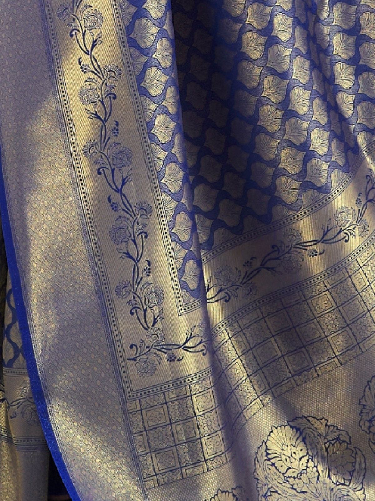 Odette Navy Blue Silk Blend Woven Saree With Unstitched Blouse For Women