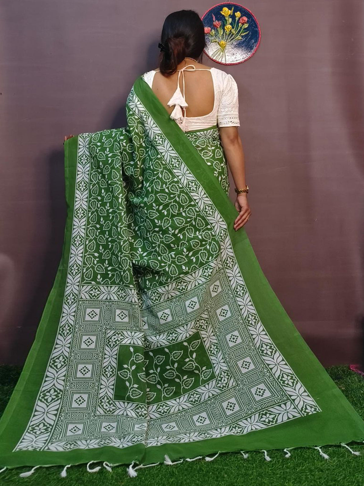 Odette Green Cotton Printed Saree With Unstitched Blouse For Women