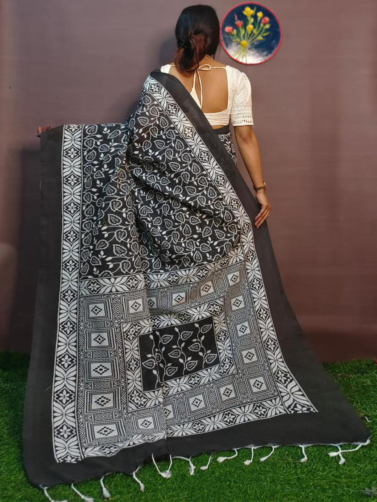 Odette Black Cotton Printed Saree With Unstitched Blouse For Women