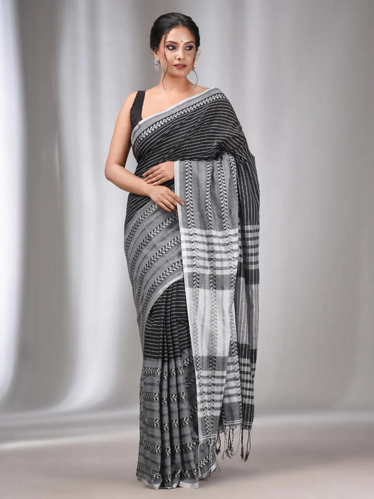 Odette Black Cotton Saree With Unstitched Blouse For Women
