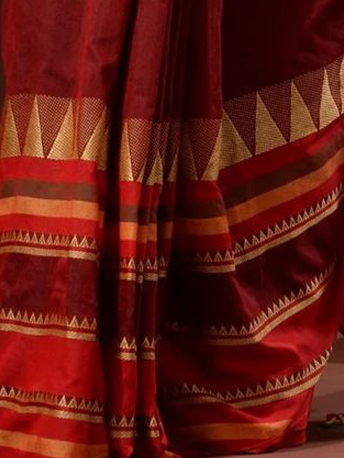 Odette Maroon Temple Border Cotton Blend Saree  With Unstitched Blouse for Women
