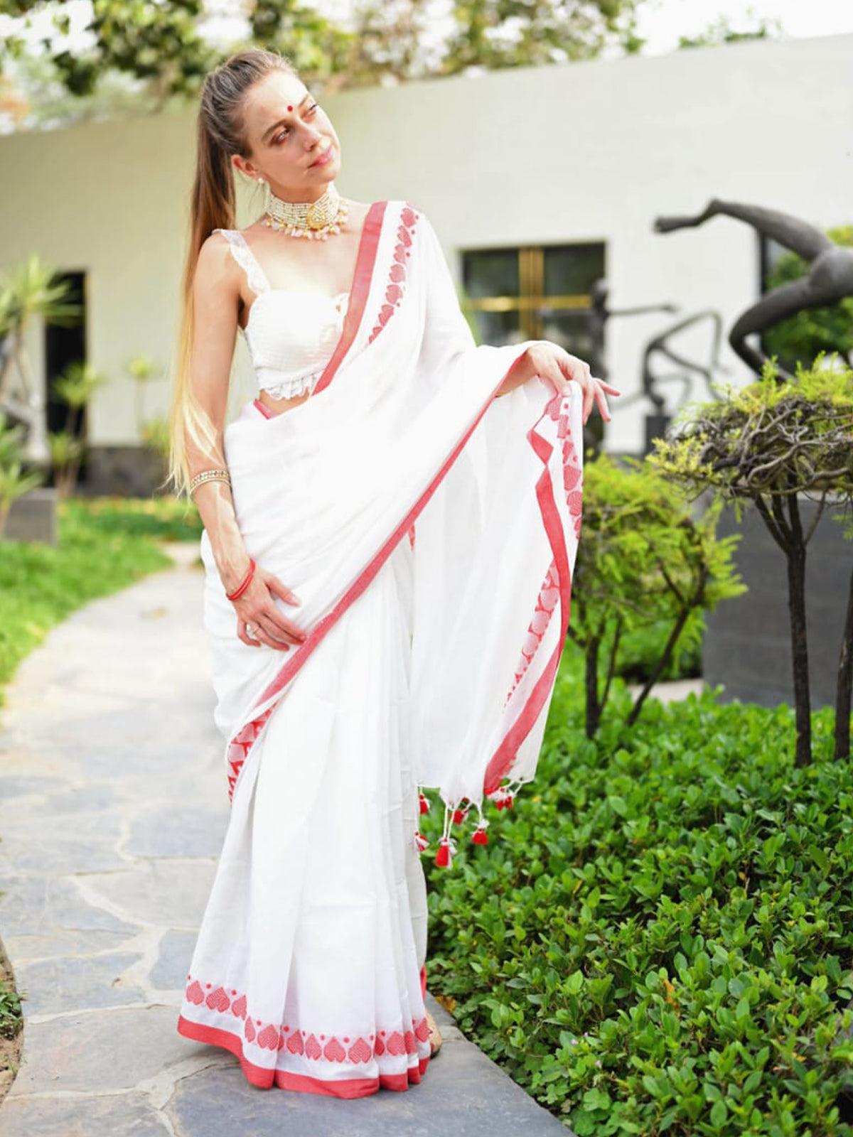 Odette White Heart Border Cotton Saree  With Unstitched Blouse for Women