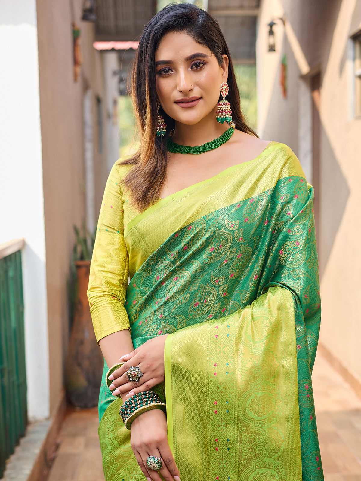 Odette Women's Green Silk  Saree with unstitched Blouse