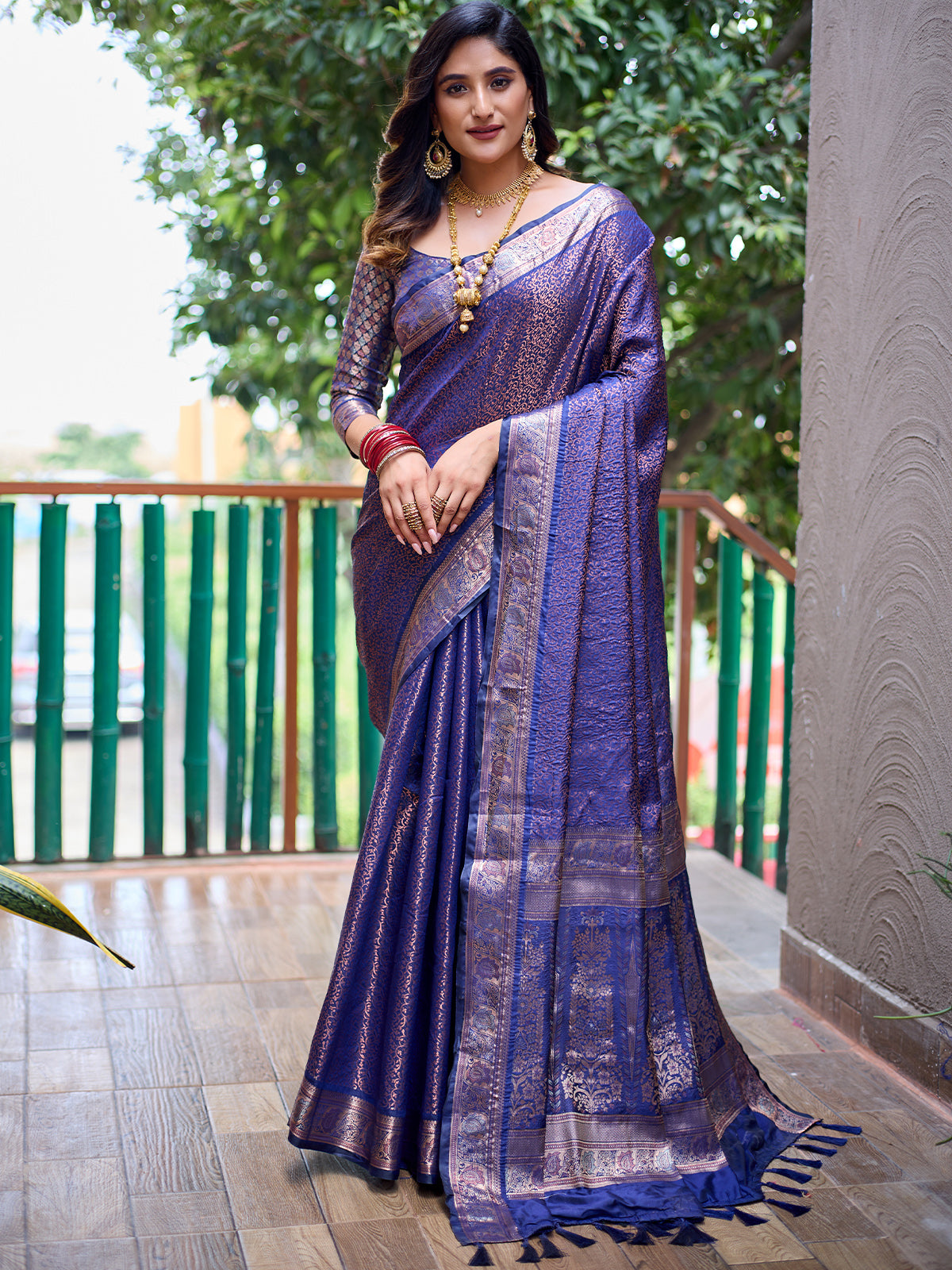 Odette Women's Blue Silk Saree with Unstitched Blouse