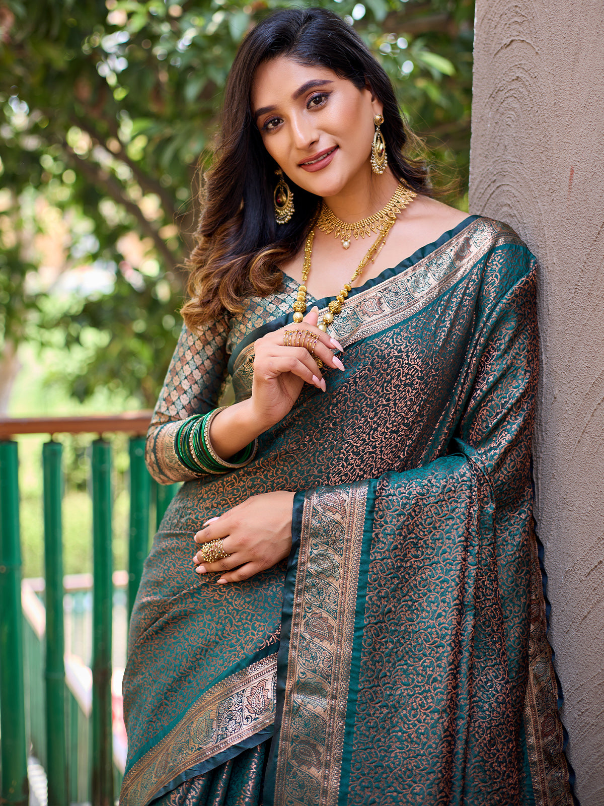 Odette Women's Teal Silk  Saree with unstitched Blouse