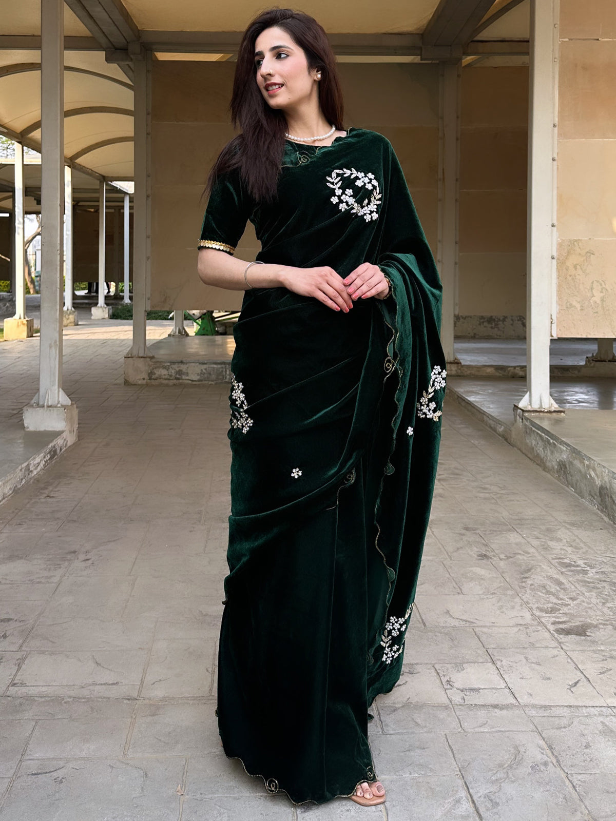 Parrot Green Weaving Saree With Beautiful Designer Black Border | Wedd –  Vara Vastram