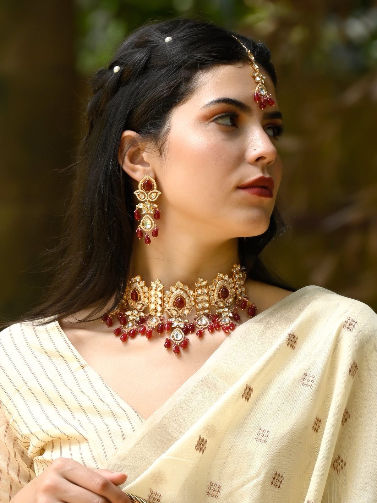 Odette Women Maroon And White Bridal Kundan Choker Necklace Set With Mangtika