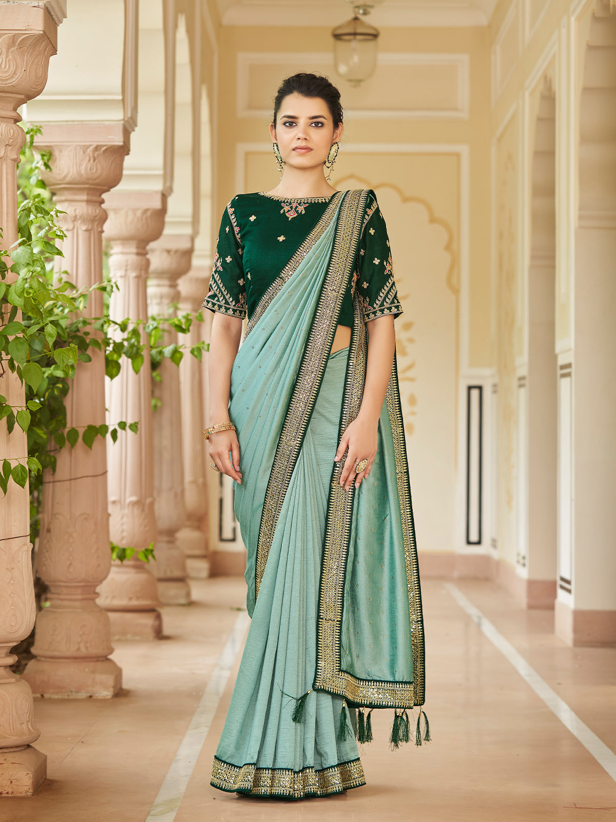 Odette Women Sea Green Saree With Unstitched Blouse