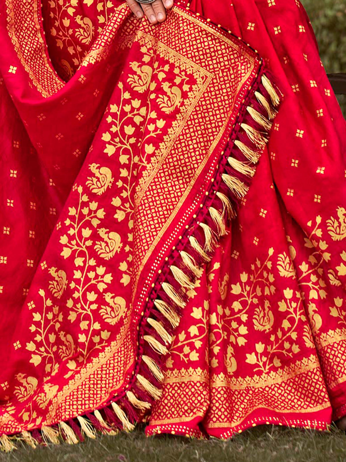 Red Blended Silk Saree With Unstitched Blouse