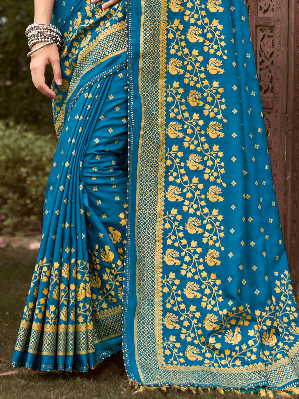 Odette Women Blue Blended Silk Saree With Unstitched Blouse
