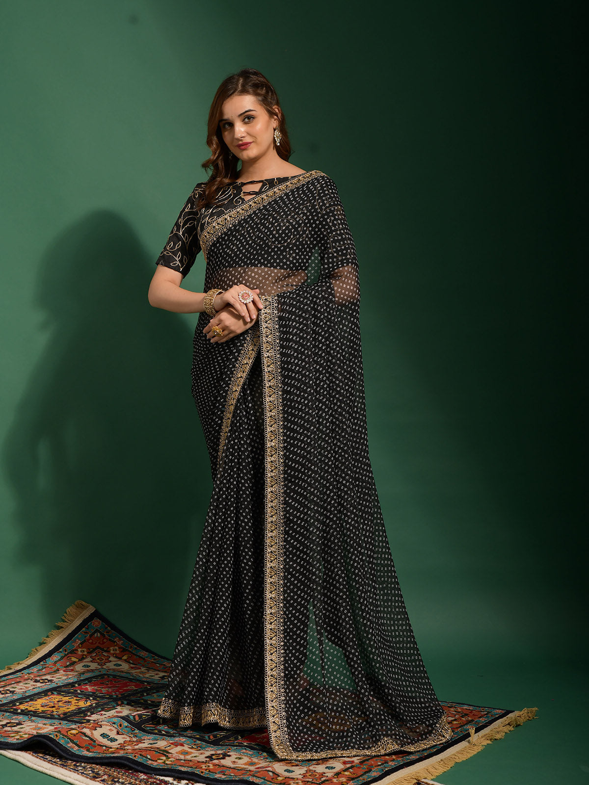 Buy online Contrast Bordered Paithani Saree With Blouse from ethnic wear  for Women by Catchy Forever for ₹2109 at 76% off | 2024 Limeroad.com