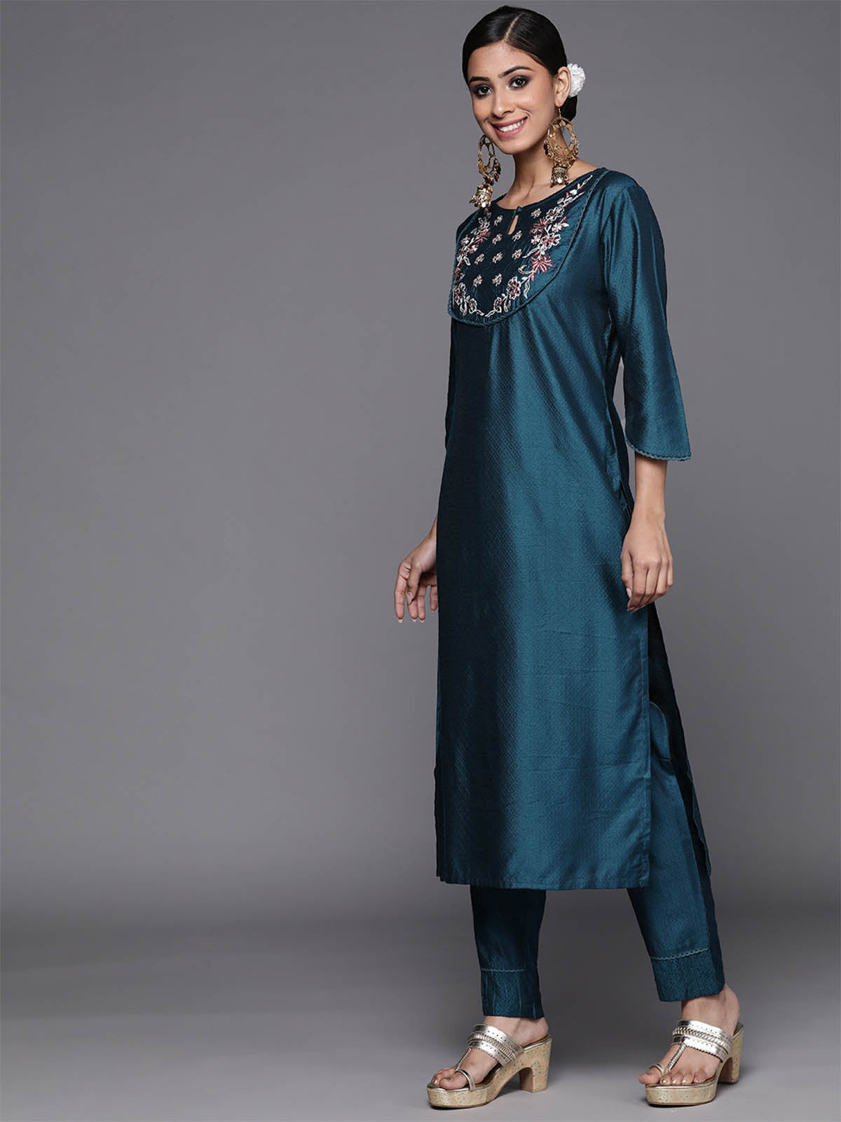 Odette Women Blue Embroidered Straight Stitched Kurta Trousers With Dupatta Set
