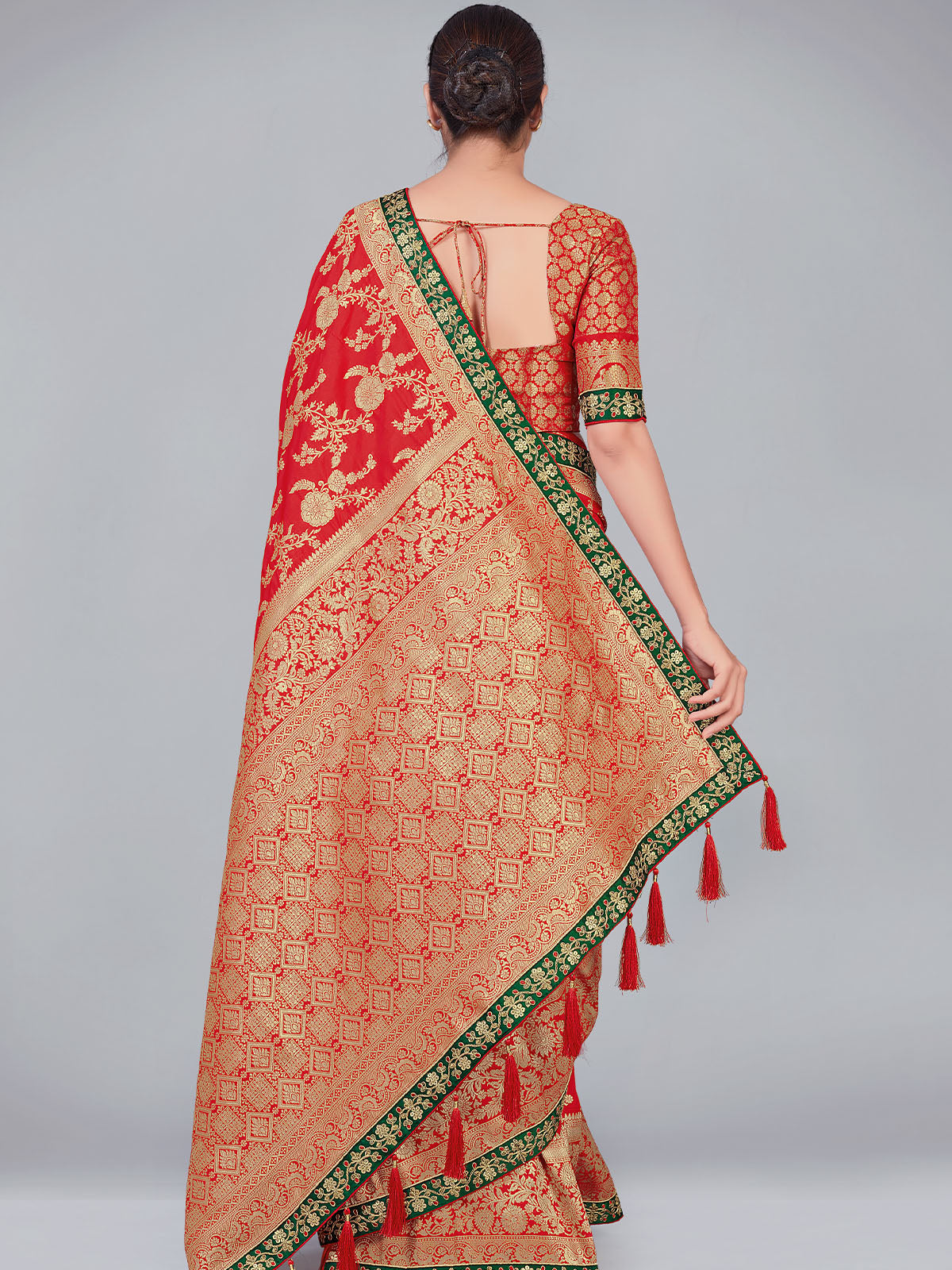 Odette Women Red Silk Saree With Unstitched Blouse