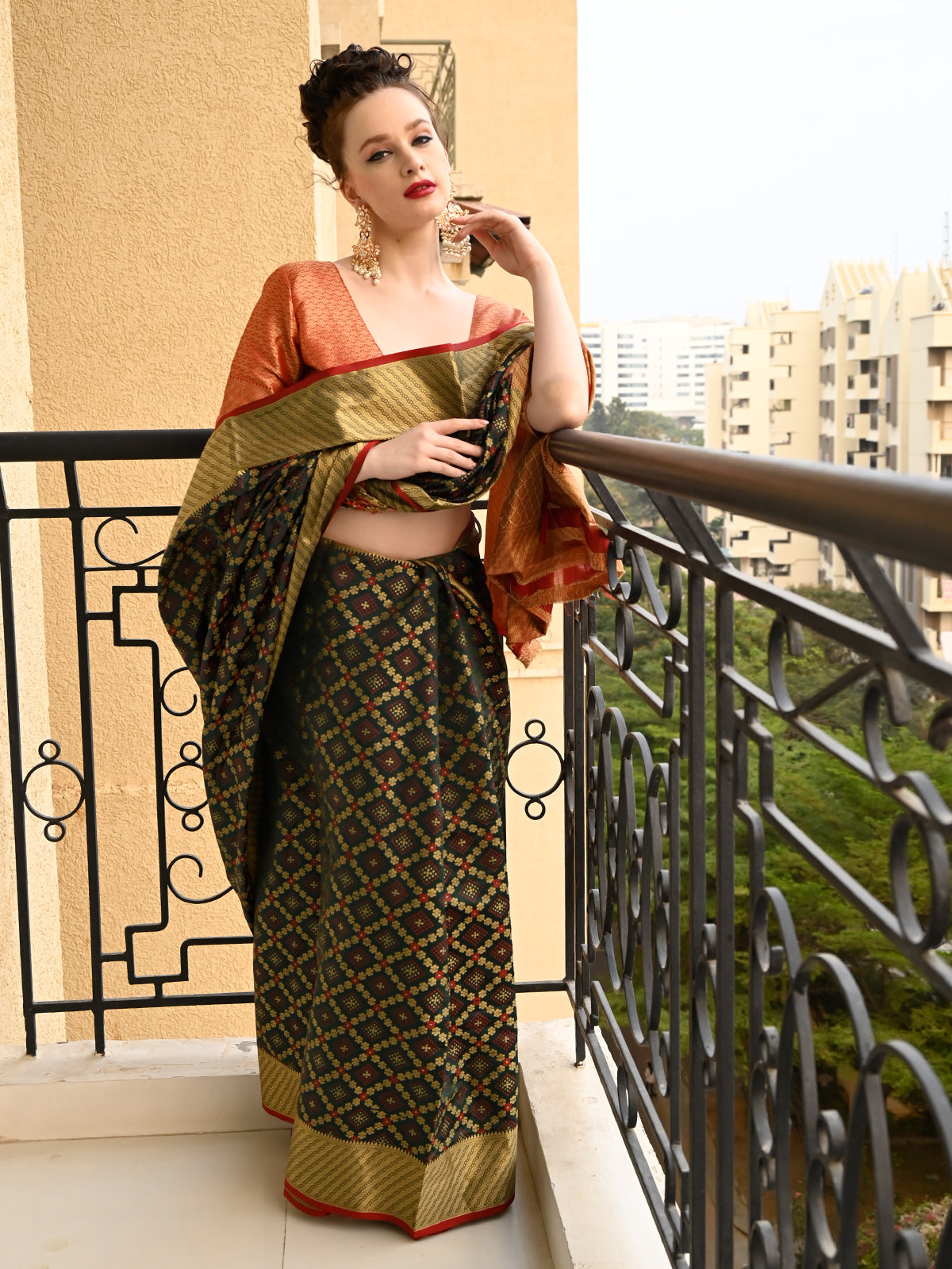 Festive Green Silk Blend Woven Saree With Unstitched Blouse