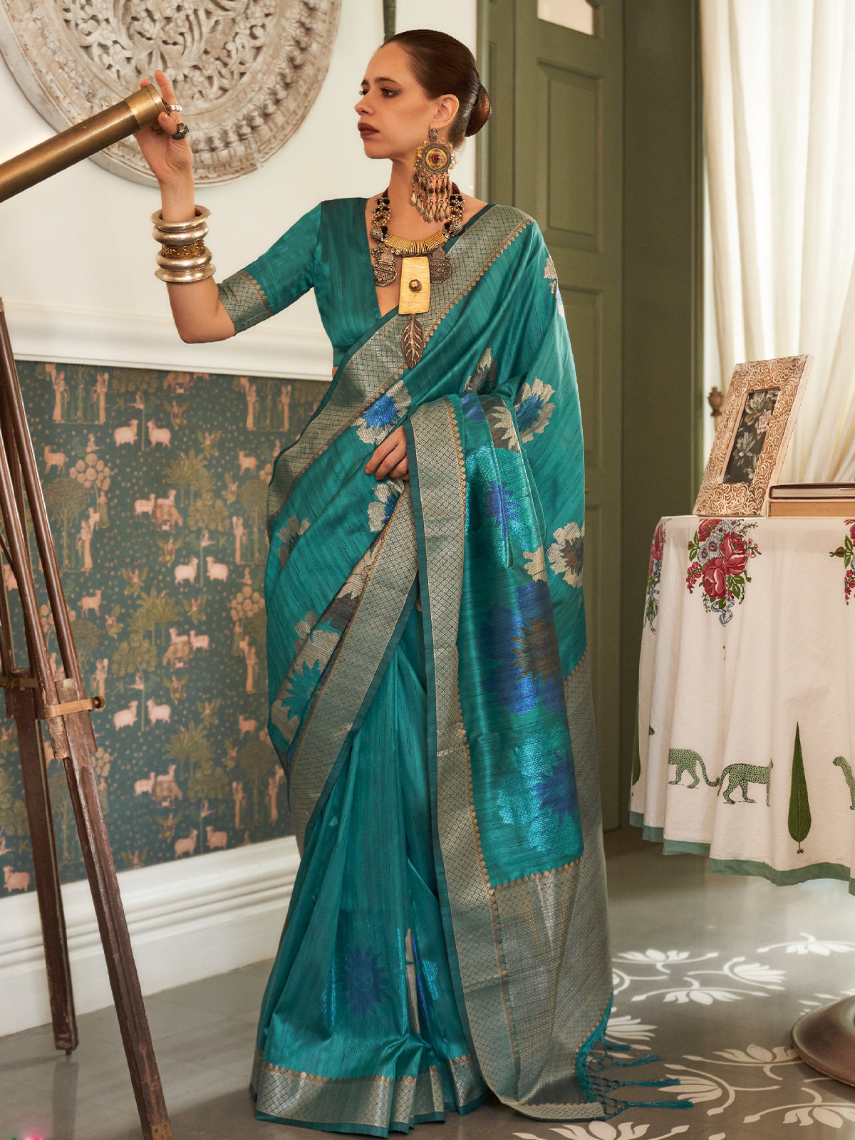 Odette Women Teal Silk Blend Woven Saree With Unstitched Blouse
