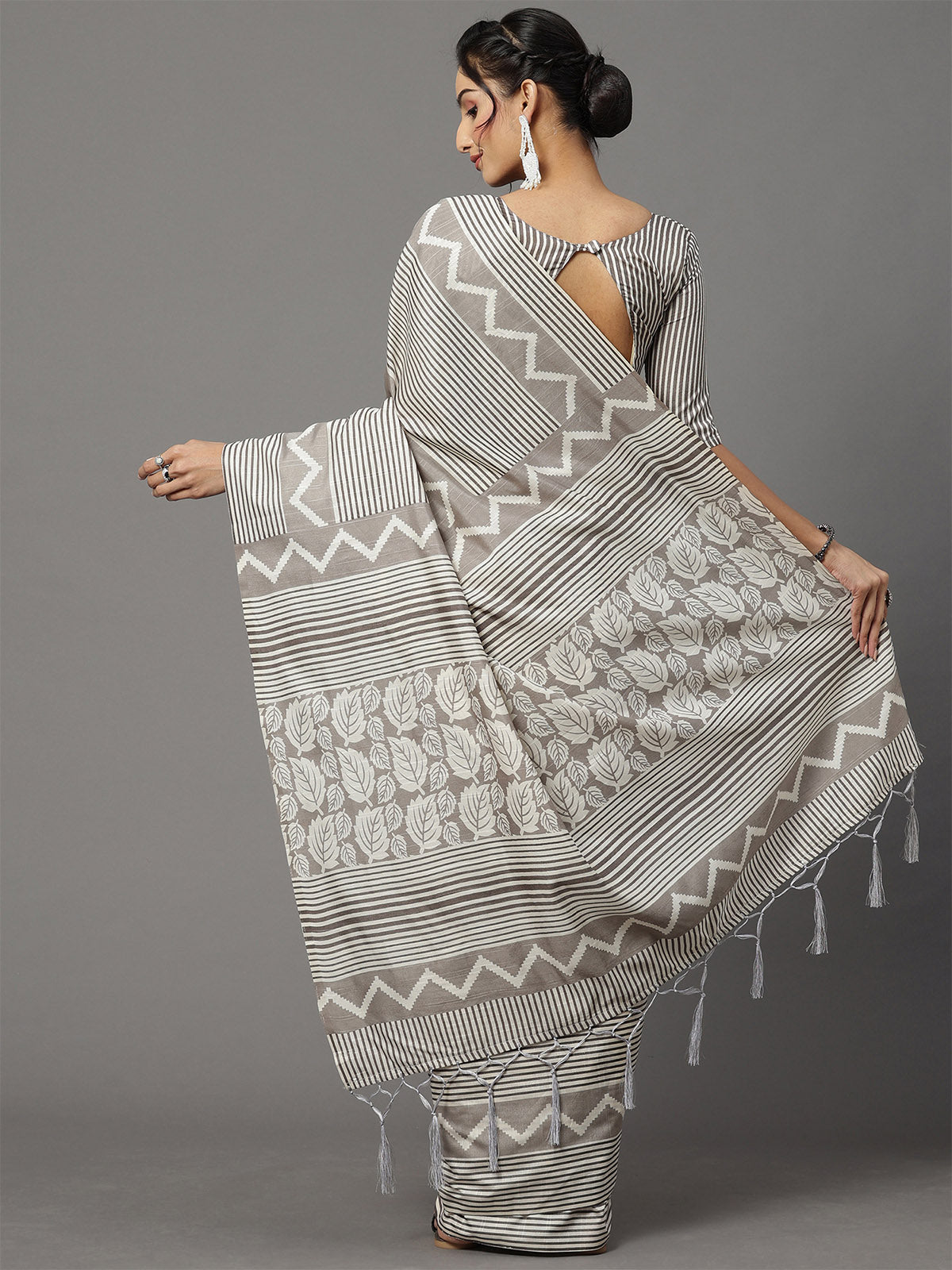 Grey Printed Blend Silk Saree With Unstitched Blouse