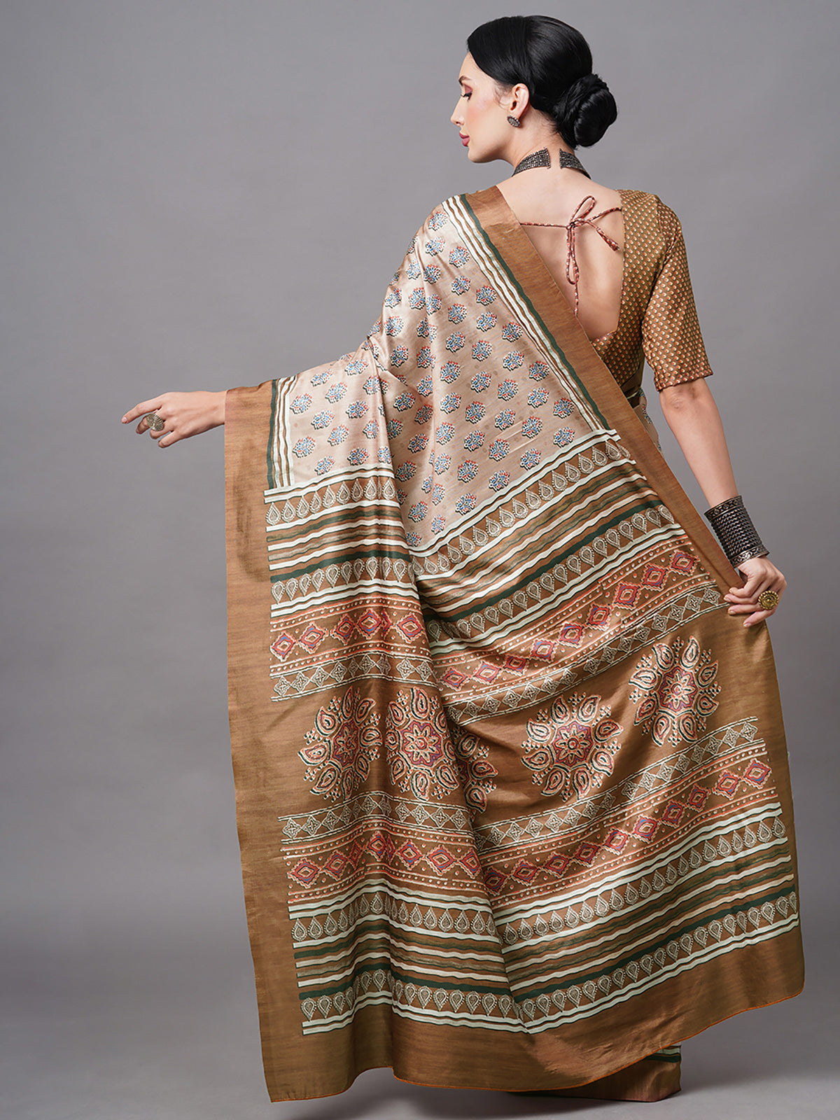 Brown Blend Silk Digital Printed Saree With Unstitched Blouse