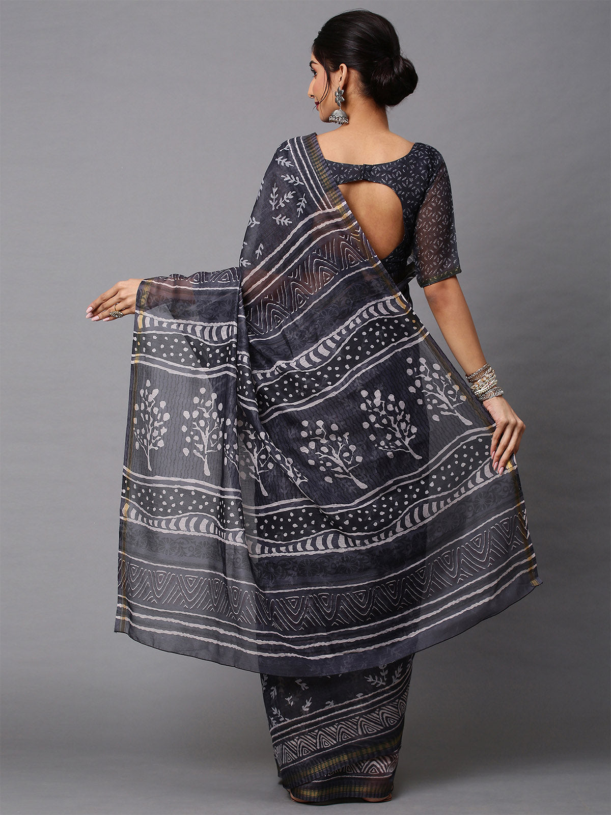 Grey Printed Linen Saree With Unstitched Blouse