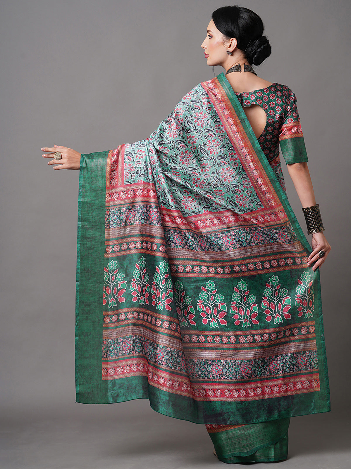 Odette Women Green Linen Digital Printed Saree With Unstitched Blouse