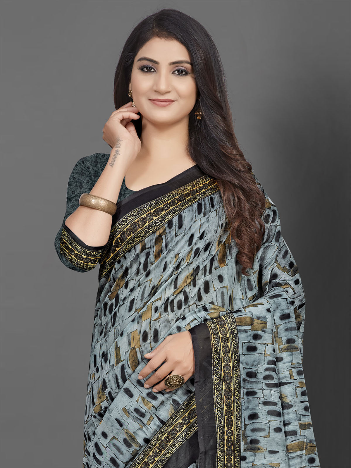 Women'S Cotton Blend Grey Printed Saree With Unstitched Blouse