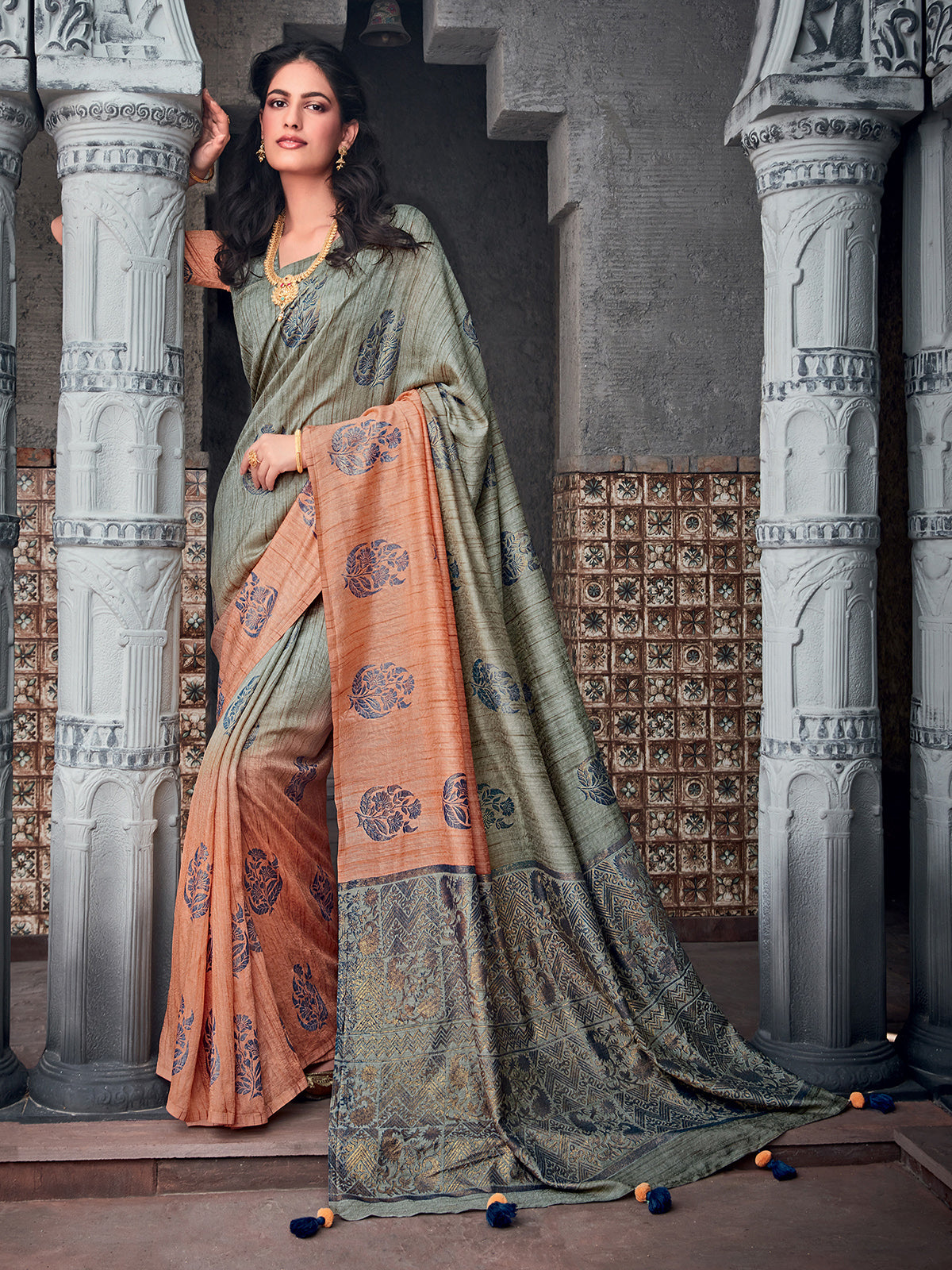 Odette Women Grey Silk Blend Printed Saree With Unstitched Blouse