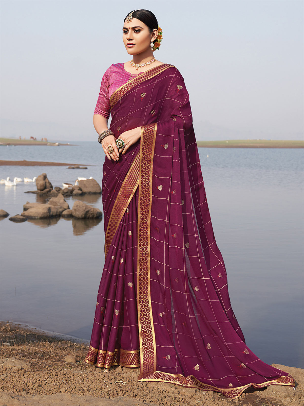 Odette Women Chiffon Magenta Embellished Saree With Unstitched Blouse