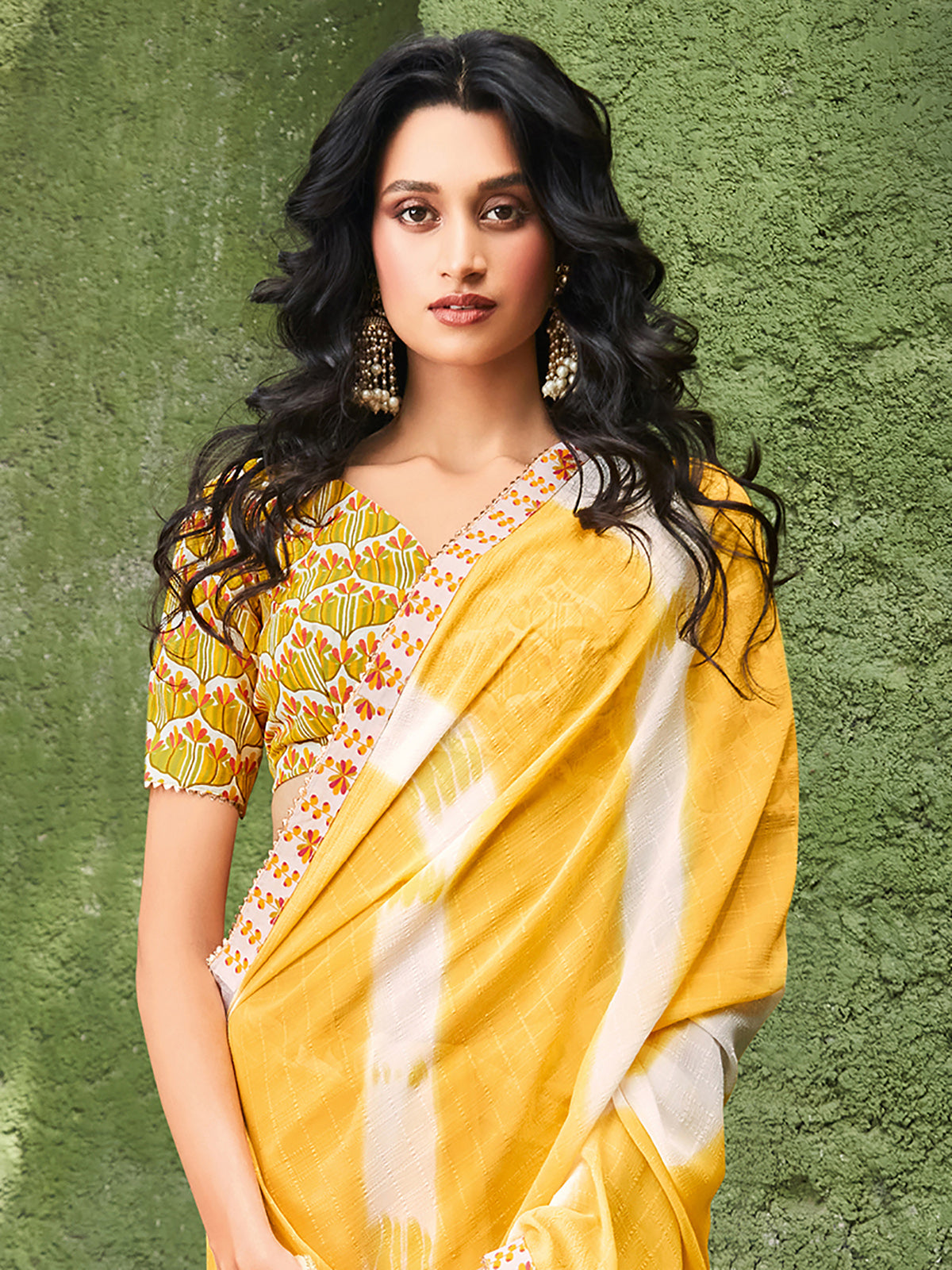 Odette Women Yellow Printed Georgette Saree With Unstitched Blouse