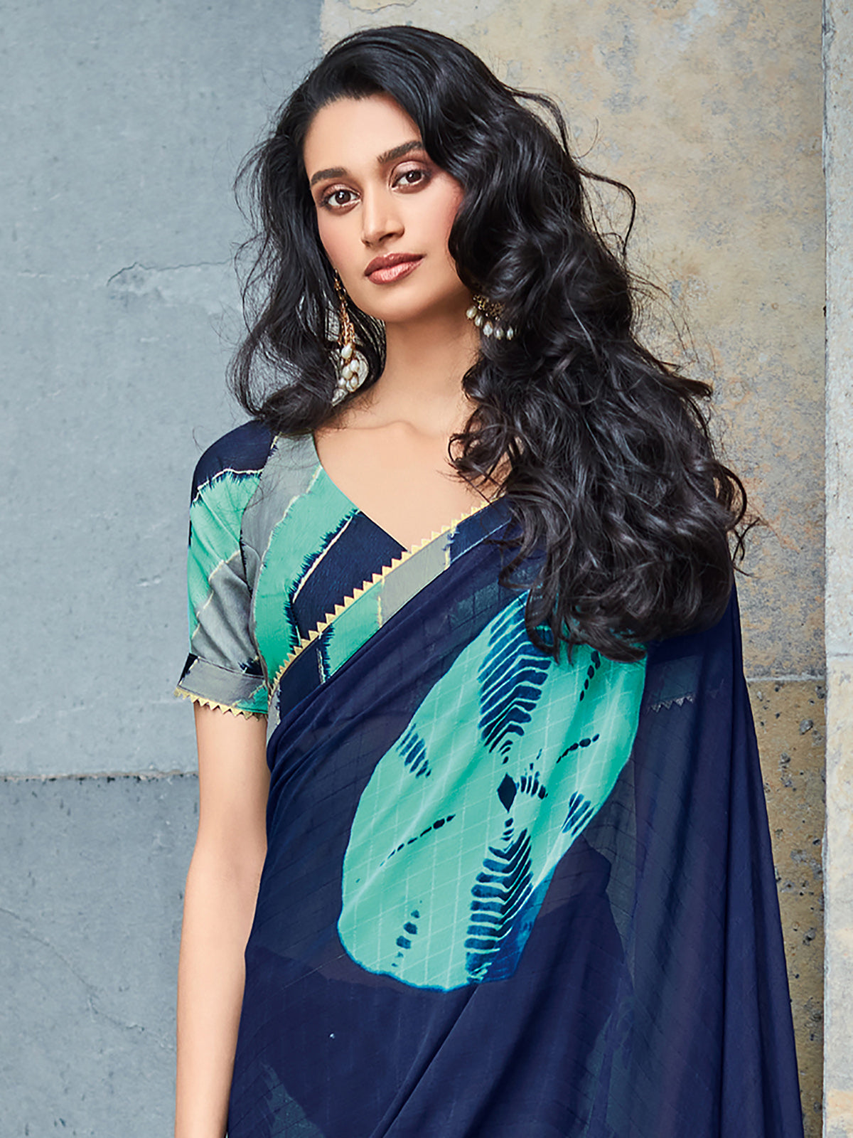 Odette Women Blue Printed Georgette Saree With Unstitched Blouse