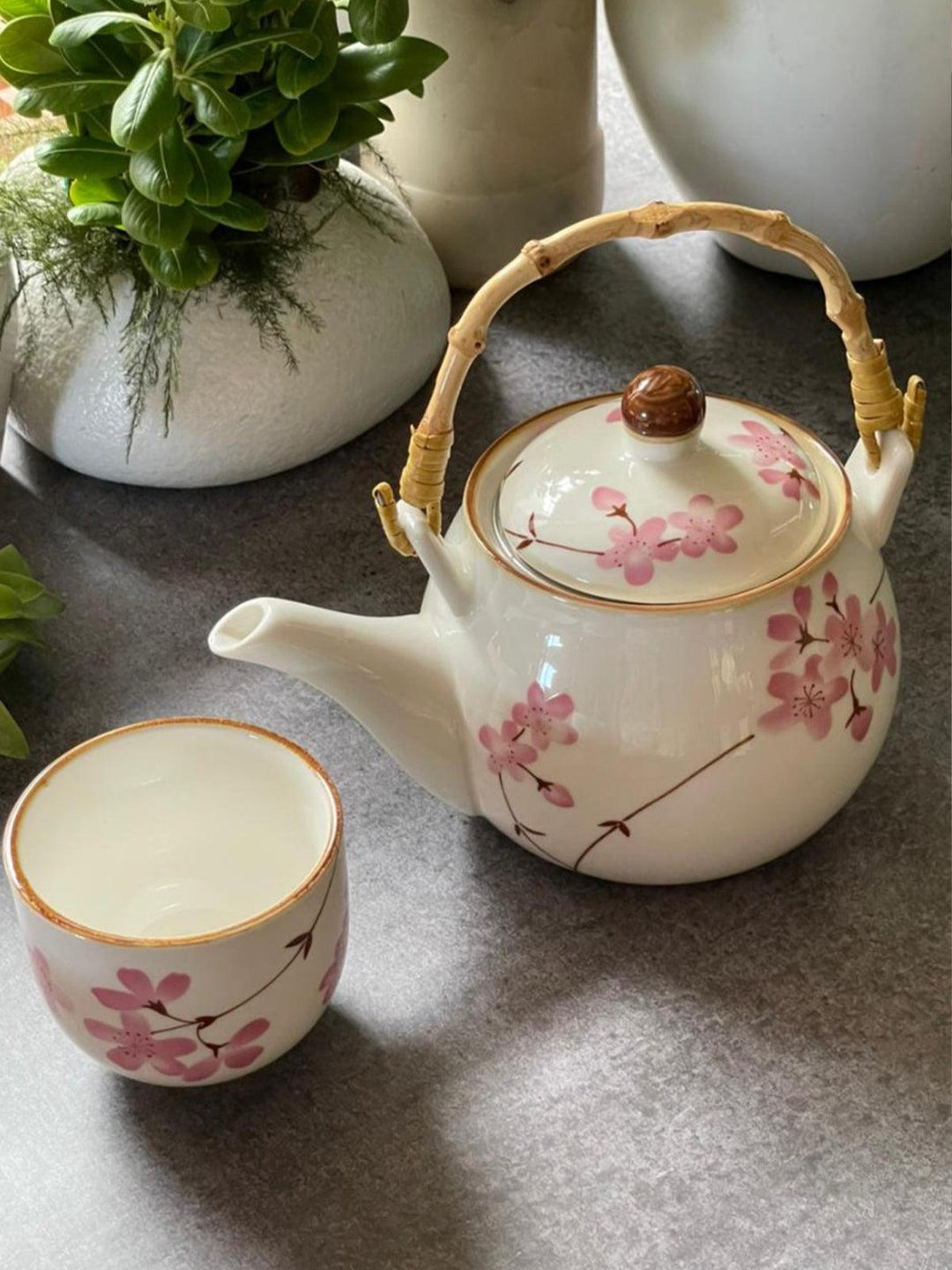 Beautiful retailer Tea Set