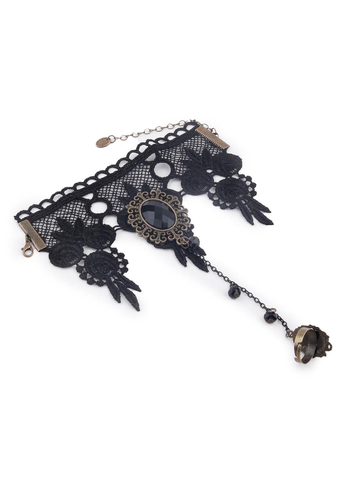 Black lace bracelet secured with a ring chain - Odette