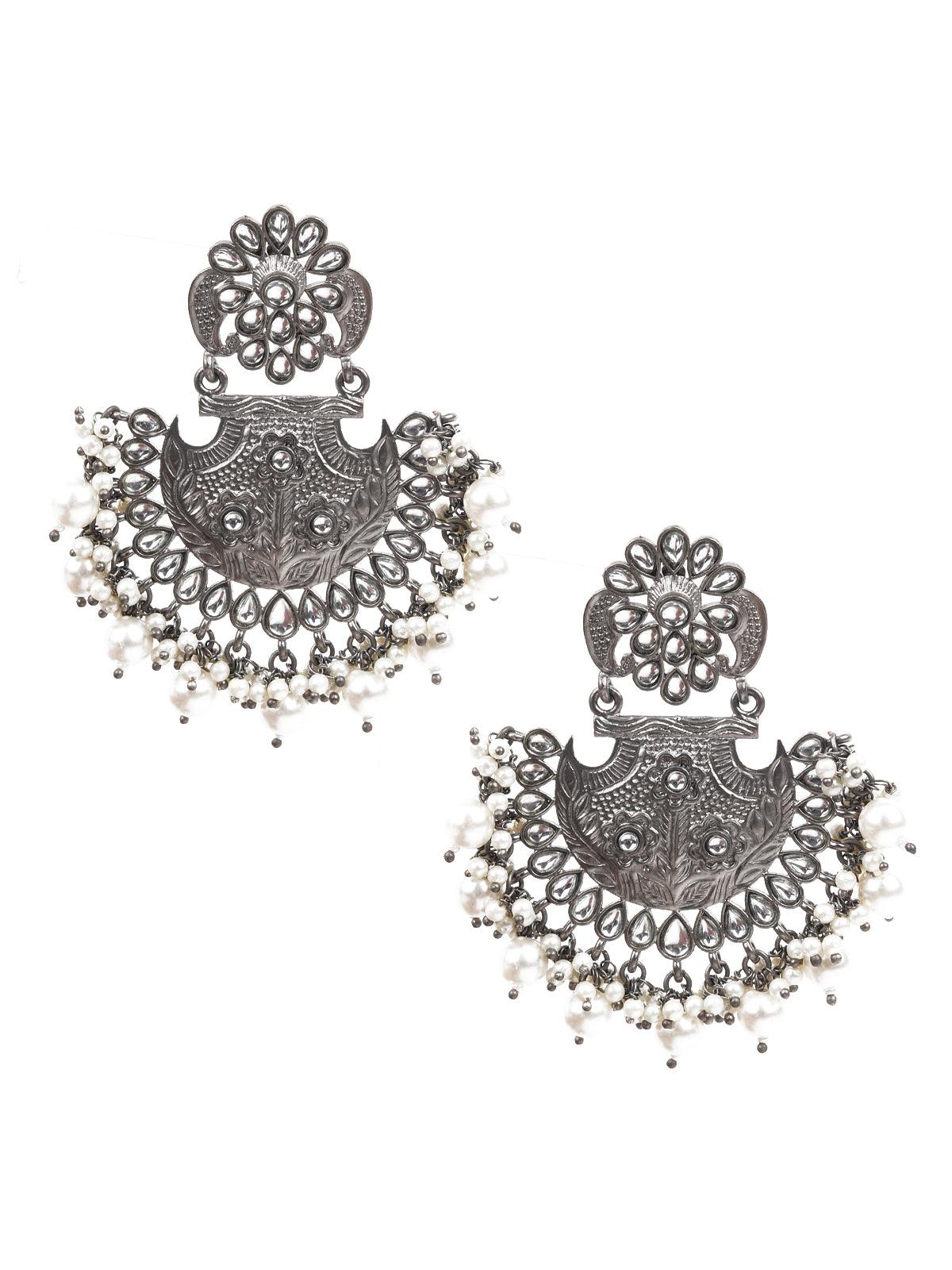 DELICATE WHITE OXIDISED METAL EARRINGS - Odette