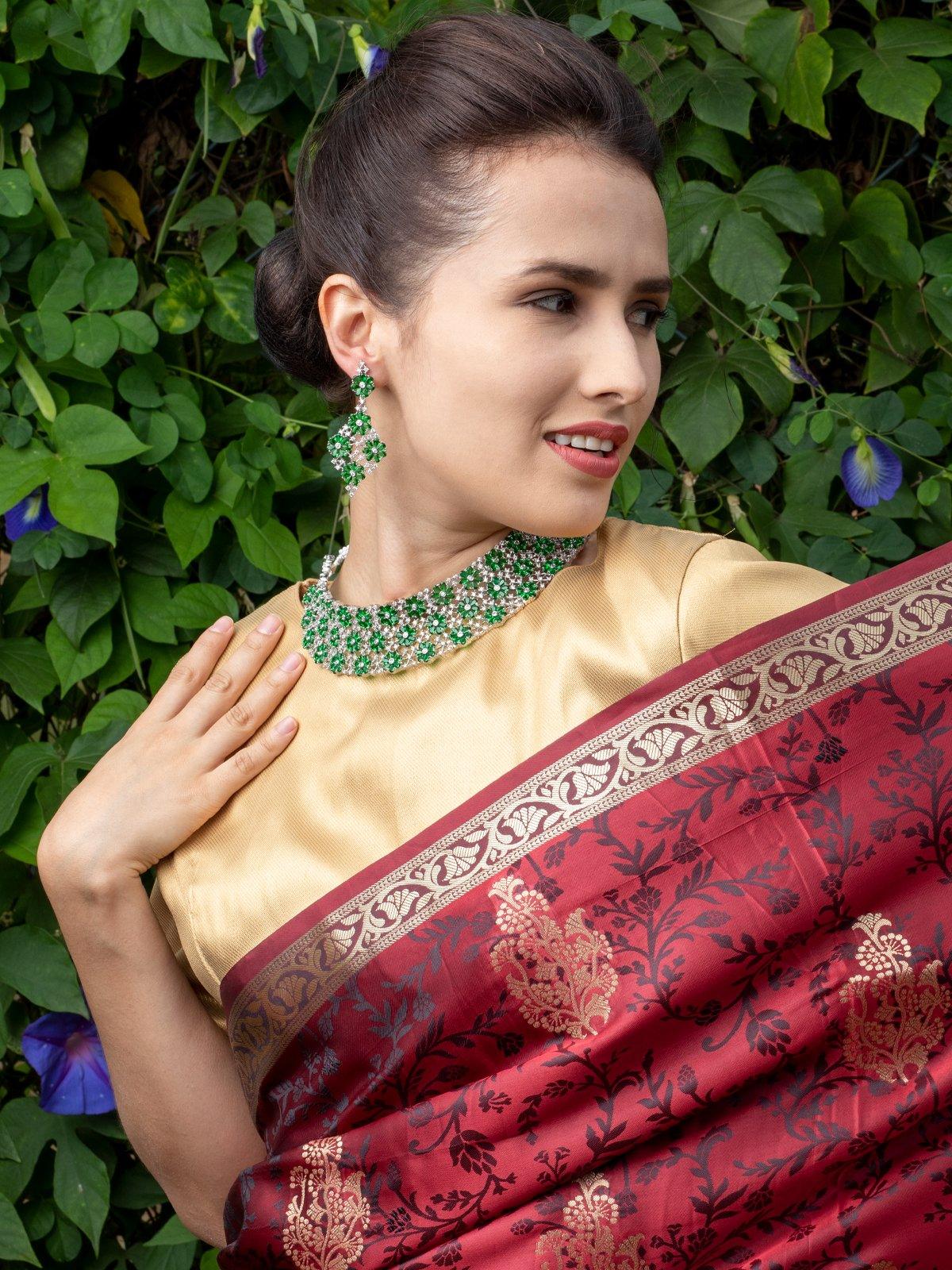 Get 'Lovely Lady' Look With Choker Necklace Like Janhvi Kapoor, Tara  Sutaria & Mouni Roy