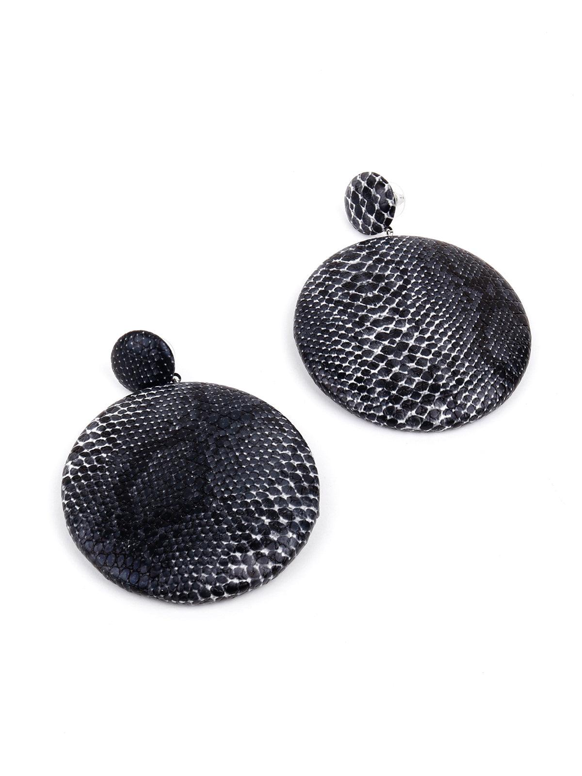 Exquisite black and white croc printed rounded earrings - Odette
