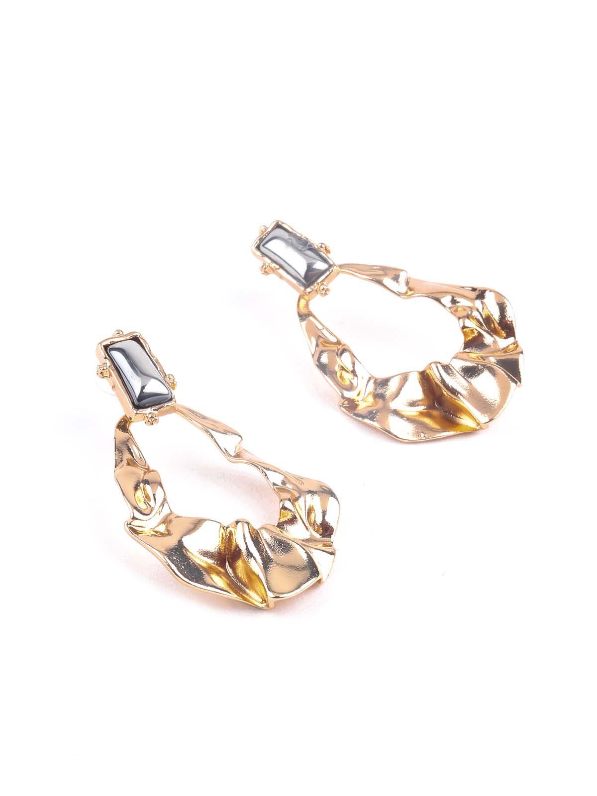 Exquisite Gold textured drop earrings - Odette
