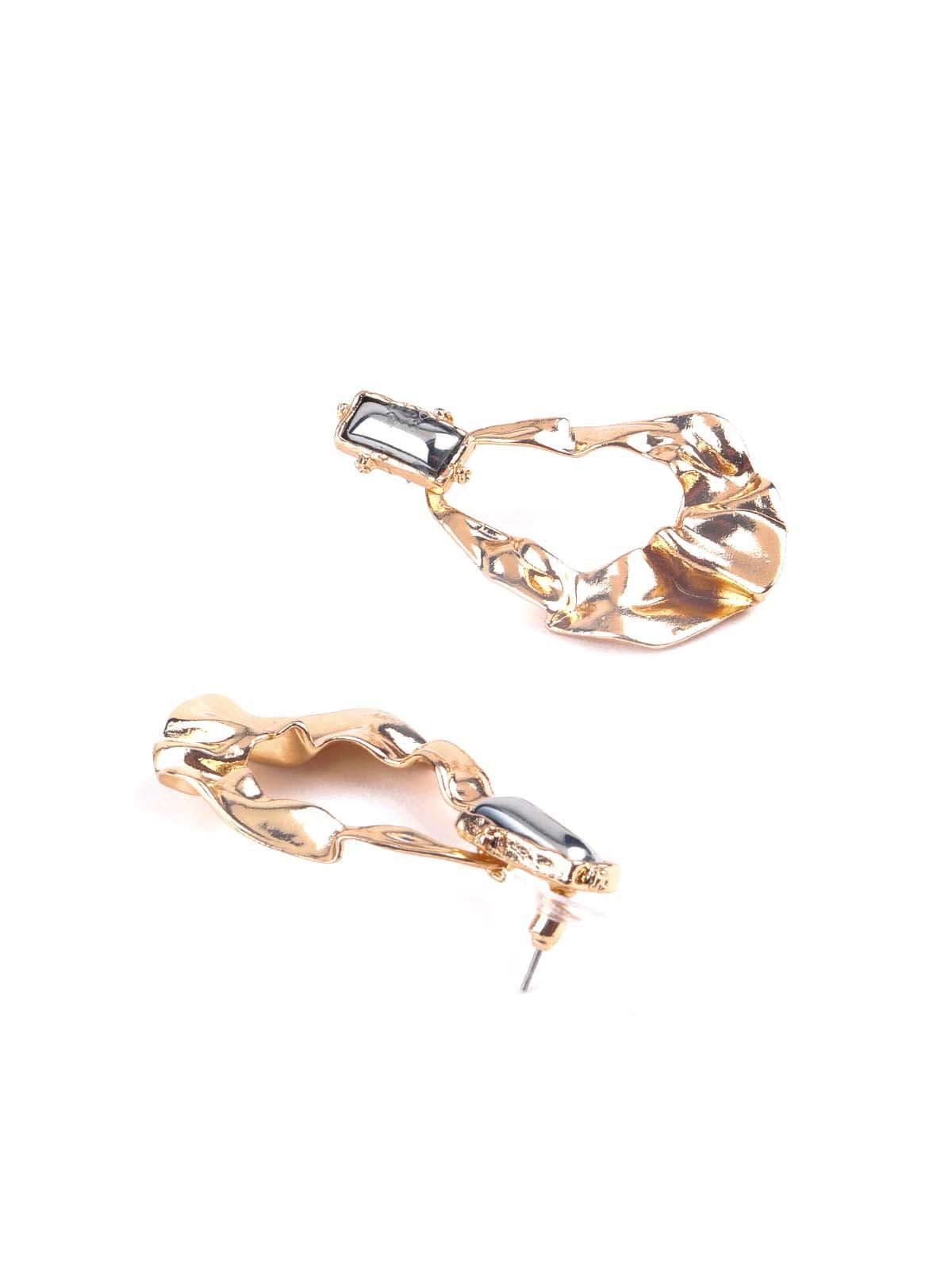 Exquisite Gold textured drop earrings - Odette
