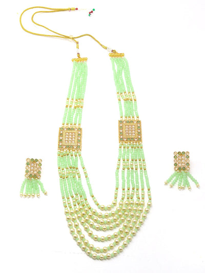 Flaunting green beads and pearl necklace - Odette