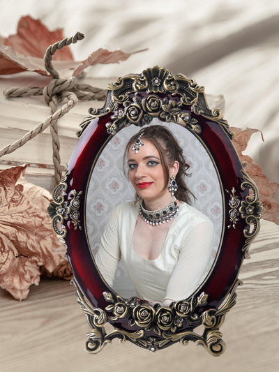 Red classical oval shapped photoframe - Odette