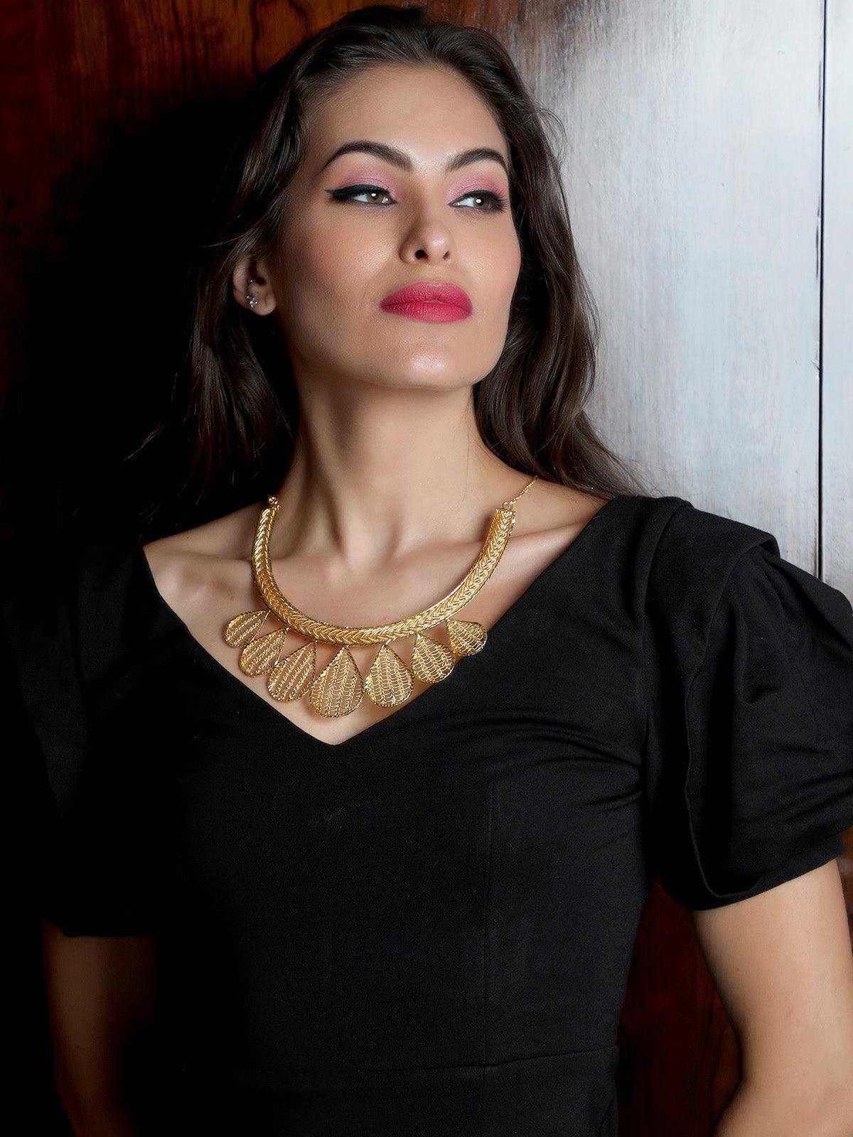 Find Your Style: How to Choose the Perfect Choker Necklace – Timeless  Indian Jewelry | Aurus